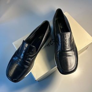 BCBG black leather shoe